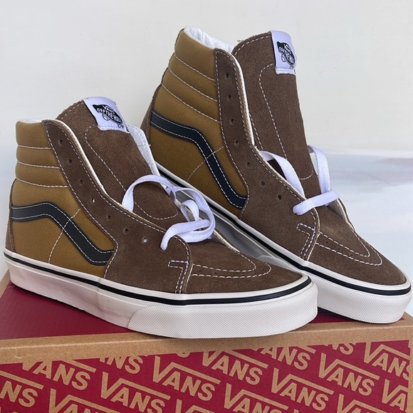 Vans WMNS Sk8-Hi Canvas/Suede Pop Brown/Mu
VN000CMXBF0
Sneakers - Picture 13 of 16